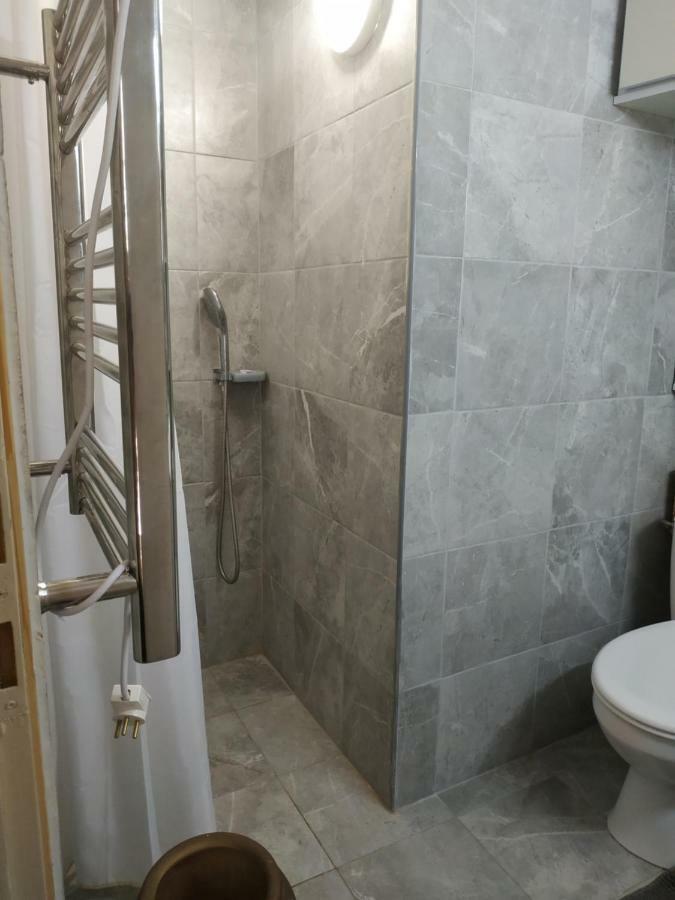 شقة Studio Apt Great Location Heart Of Downtown District حيفا المظهر الخارجي الصورة