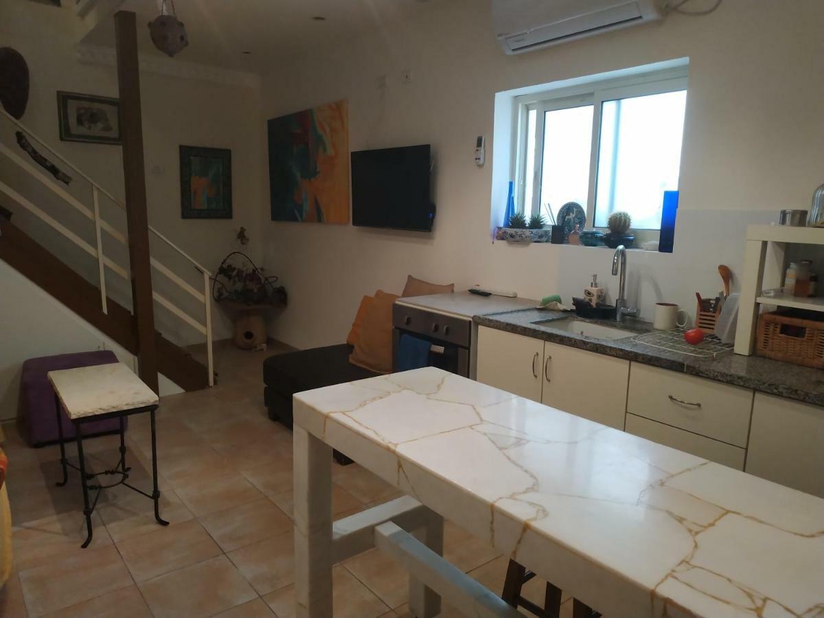 شقة Studio Apt Great Location Heart Of Downtown District حيفا المظهر الخارجي الصورة